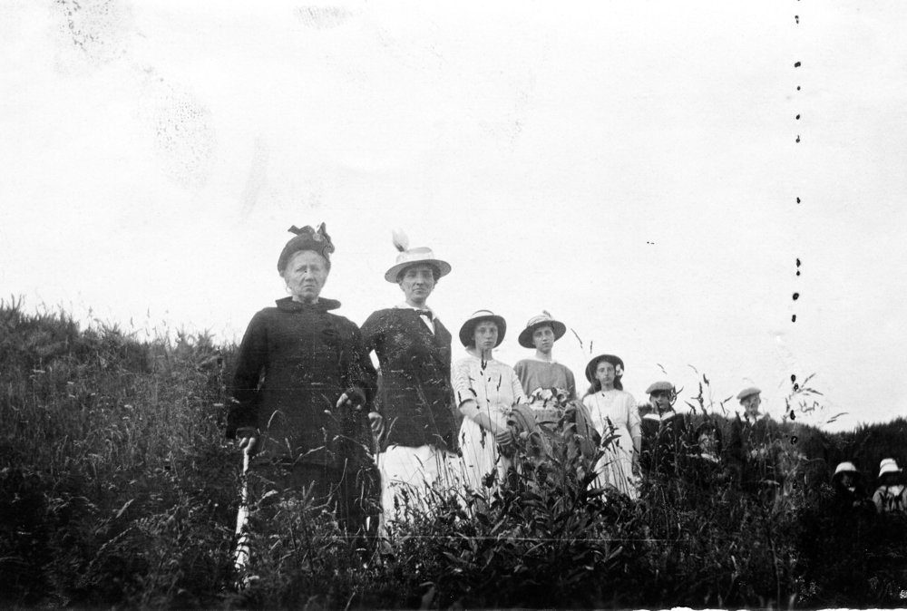 1912-promenade_sur_la_falaise.jpg